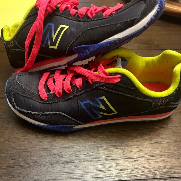 New Balance Tennis Shoes - Picture 1 of 3